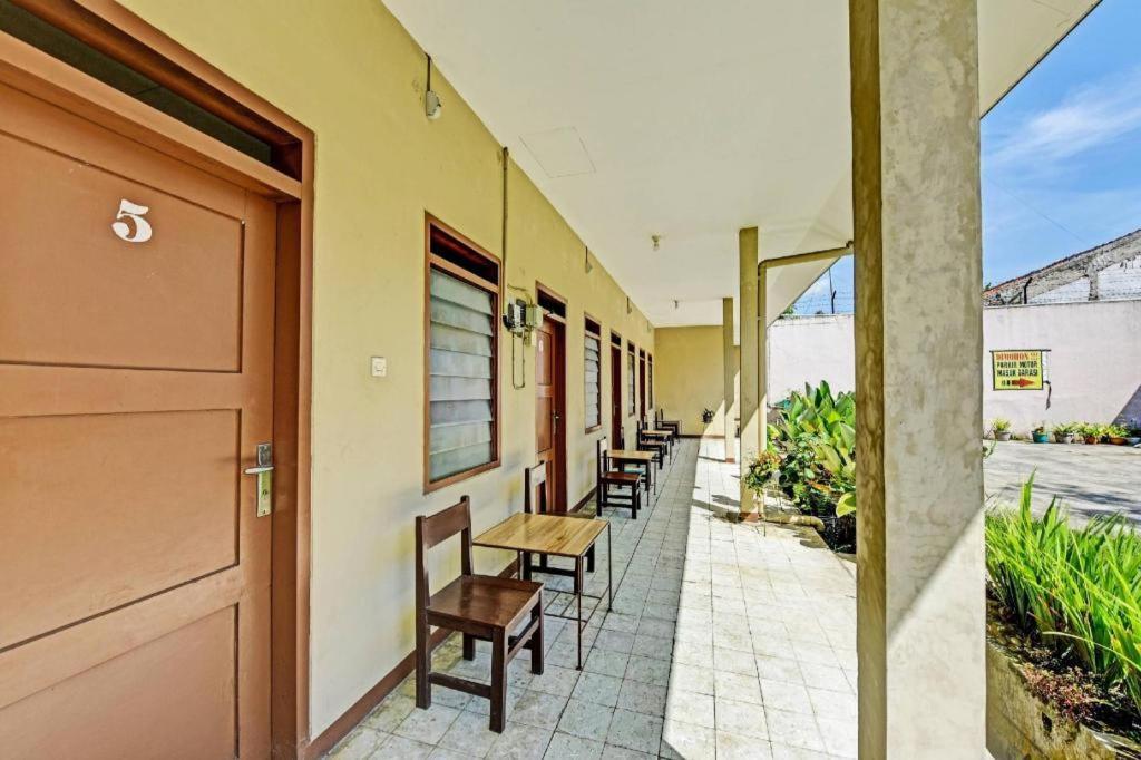 Hotel Oyo 90443 New Kartika In Cilacap